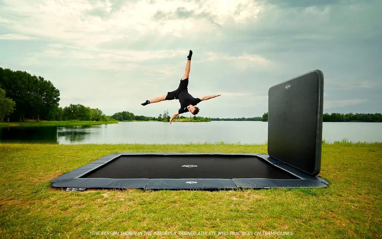 Батут BERG SPORTS Ultim Champion FlatGround 410 Grey + AeroWall